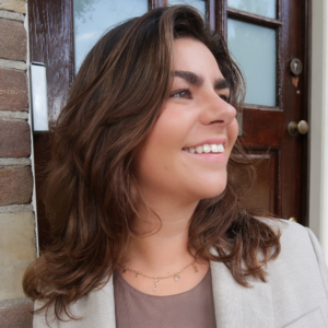 Deze sieraden van Minioro zijn gemaakt van 14 karaats goud. Deze items zijn afgewerkt met prachtige diamanten, initiaal of symbool. Zo heb je echt persoonlijke en unieke sieraden.