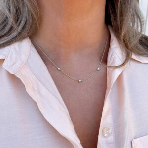Deze kettingen van Minioro zijn gemaakt van 14 karaats goud. Deze y ketting kan ook afgewerkt worden met 5 prachtige diamanten.