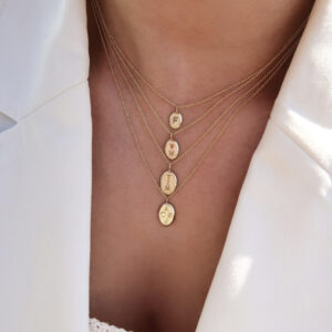 Deze schakelketting van het merk Minioro is van 14 karaat goud. De armband is leuk op zich zelf maar kan ook gepersonaliseerd worden met unieke bedels. Er kunnen ook initialen aan worden toegevoegd voor een nog unieker en persoonlijker sieraad.