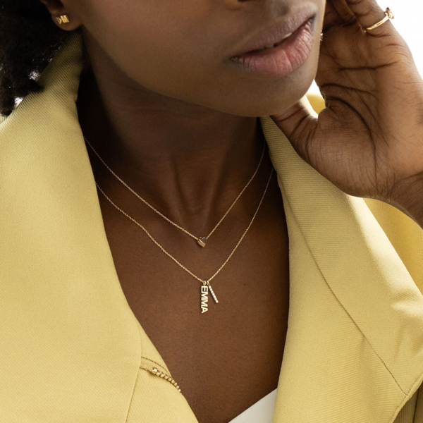 Deze ketting van Minioro is gemaakt van 14 karaats goud. Deze ketting kan je personaliseren met unieke bedels. Bijvoorbeeld met as, een initiaal of een naam. Zo heb je echt een uniek en persoonlijk sieraad.