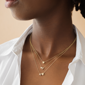 Deze kettingen van Minioro zijn gemaakt van 14 karaats goud. De kettingen kunnen worden afgewerkt met prachtige bedels. Bijvoorbeeld een initiaal of een icoon. Zo heb je echt een uniek en persoonlijk sieraad.