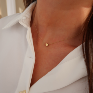 Deze sieraden van Minioro zijn gemaakt van 14 karaats goud. Deze items zijn afgewerkt met een initiaal of icoon. Zo heb je echt persoonlijke en unieke sieraden.