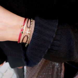 Deze sieraden van Minioro zijn gemaakt van 14 karaats goud. Deze items zijn afgewerkt met prachtige diamanten, initiaal of symbool. Zo heb je echt persoonlijke en unieke sieraden.