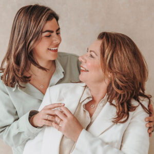 Deze sieraden van Minioro zijn 14 karaat goud. De sieraden kunnen ook afgewerkt worden met prachtige diamanten. leuk om er een te dragen of de hele set.