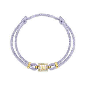 Deze armband van Minioro is van 14 karaat goud. Dit sieraad is afgewerkt is met prachtige diamanten en een inictiaal. Zo heb je echt een persoonlijk en uniek sieraad.