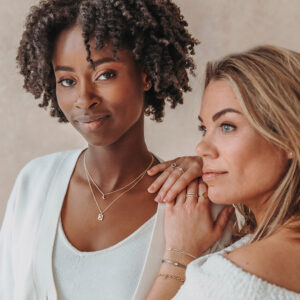 Deze ketting van Minioro is 14 karaat goud. Leuk om deze ketting zo te dragen of met een gepersonaliseerde bedel er aan. De sieraden kunnen ook afgewerkt worden met prachtige diamanten.