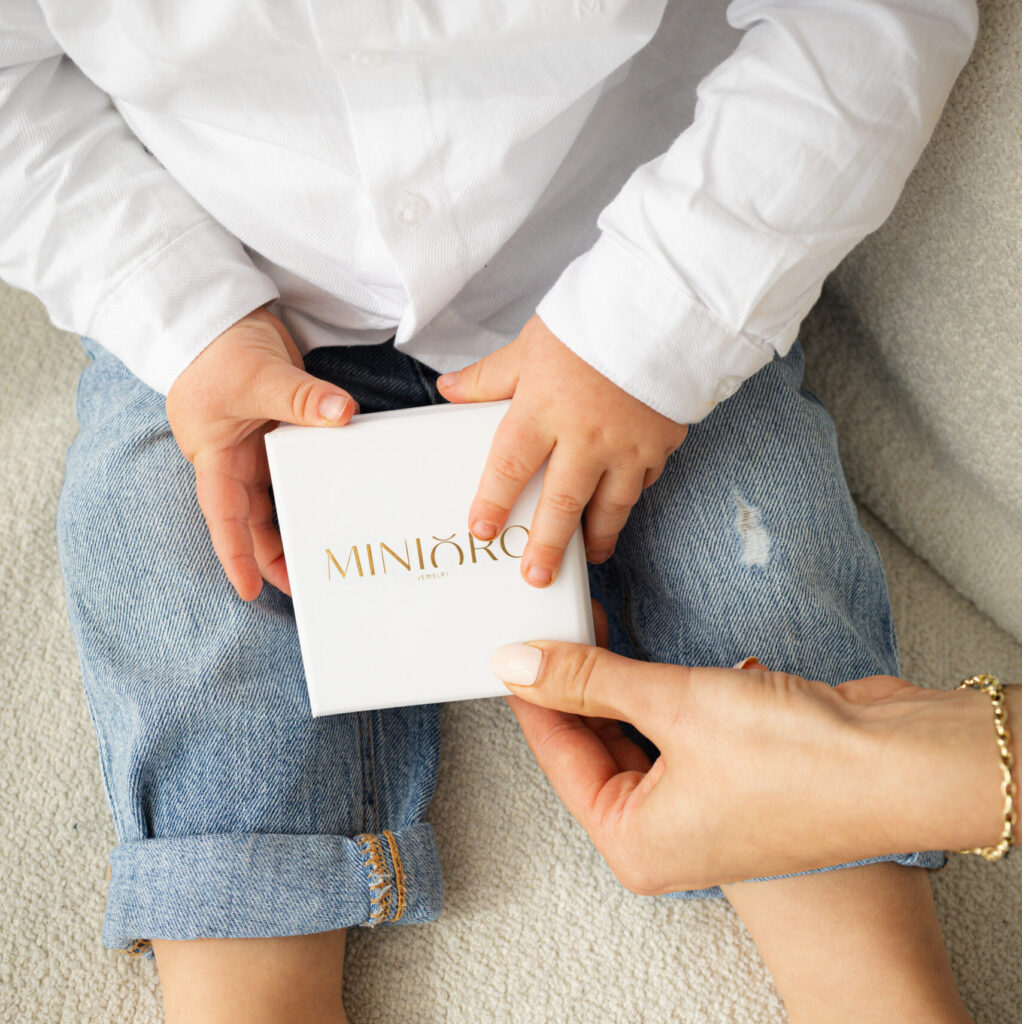 Cadeauverpakking van Minioro. Laat je cadeau in pakken in de winkel!