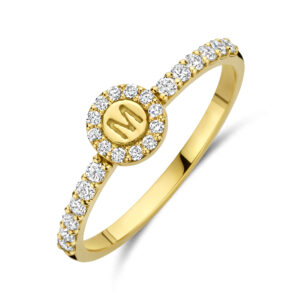 Deze 14 karaats gouden ring van het merk Minioro is ingelegd met prachtige diamanten. Deze bedel kan je personaliseren met een initiaal of vormpje.