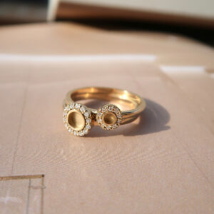 Deze ringen van Minioro is gemaakt van 14 karaats goud. De sieraden kunnen worden afgewerkt met prachtige diamanten, as of moedermelk. Zo heb je echt een uniek en persoonlijk sieraad.